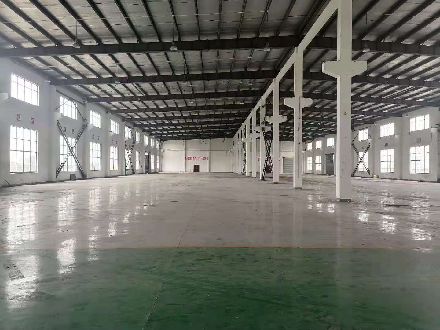 出租昆山开发区独栋单层厂房7960平米 高12米 可架20吨行车
