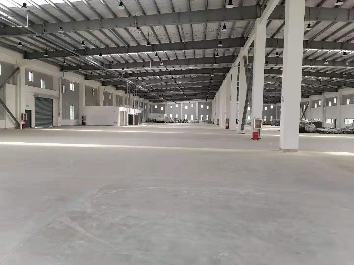 出租昆山开发区独院单层厂房5800平米 高10米 可架20吨行车