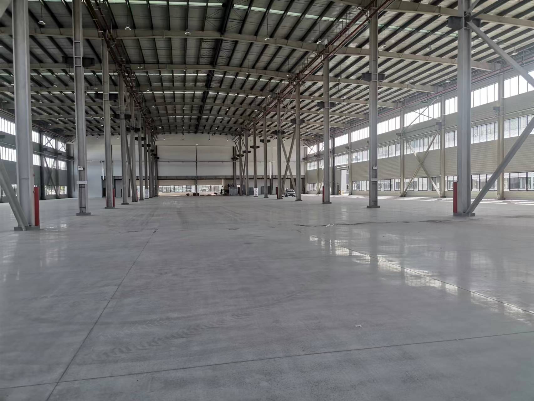 昆山开发区5800平米(独院)单层厂房出租 可分租 可架航车