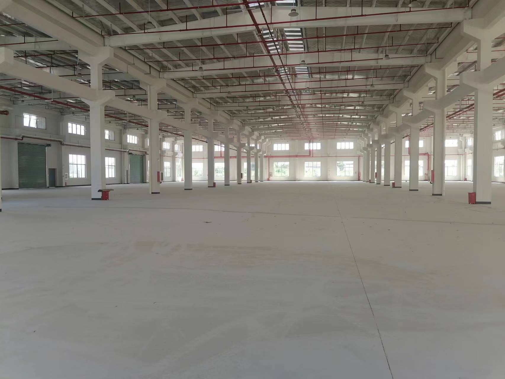 出租昆山全新办公研发厂房，独栋单层8100平方米可分割(共10万平方米)无中介费