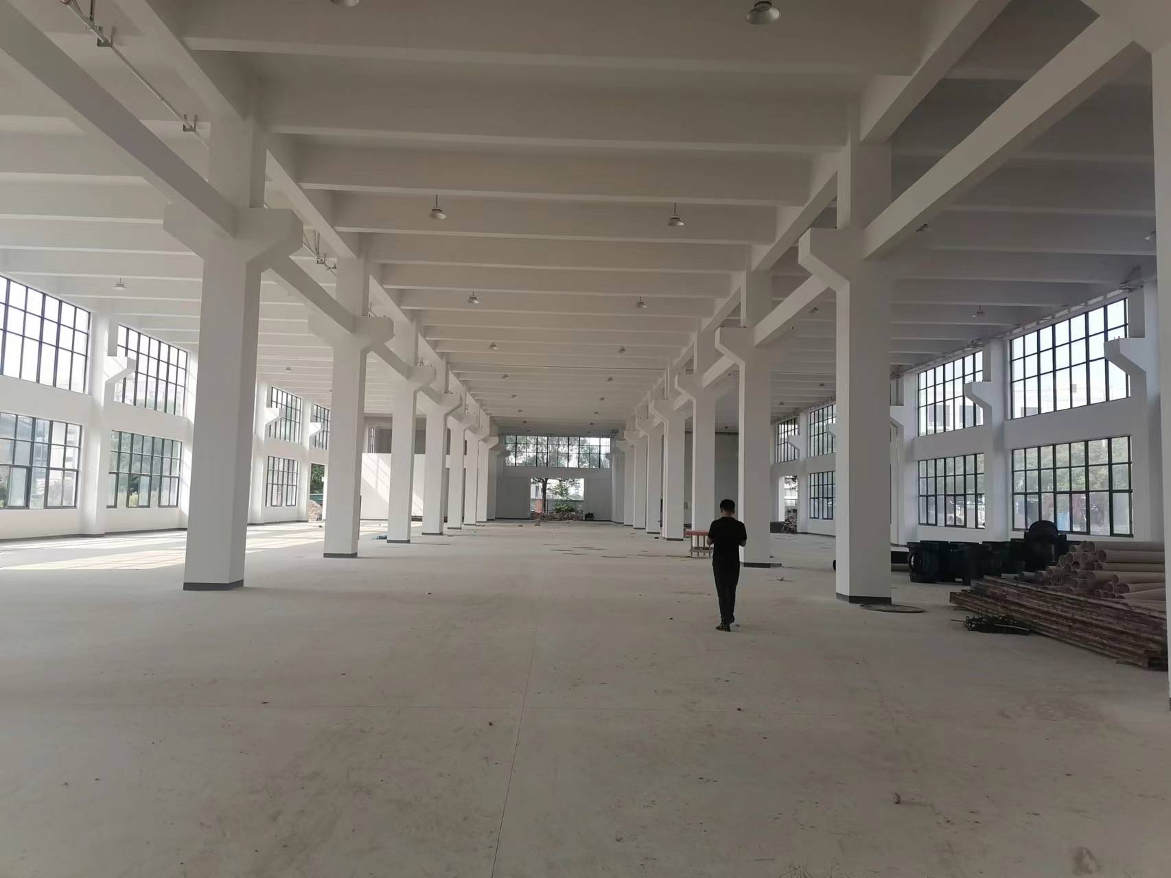 出租常熟虞山高新区2栋3层厂房共24500平米 一二楼可架10吨行车 